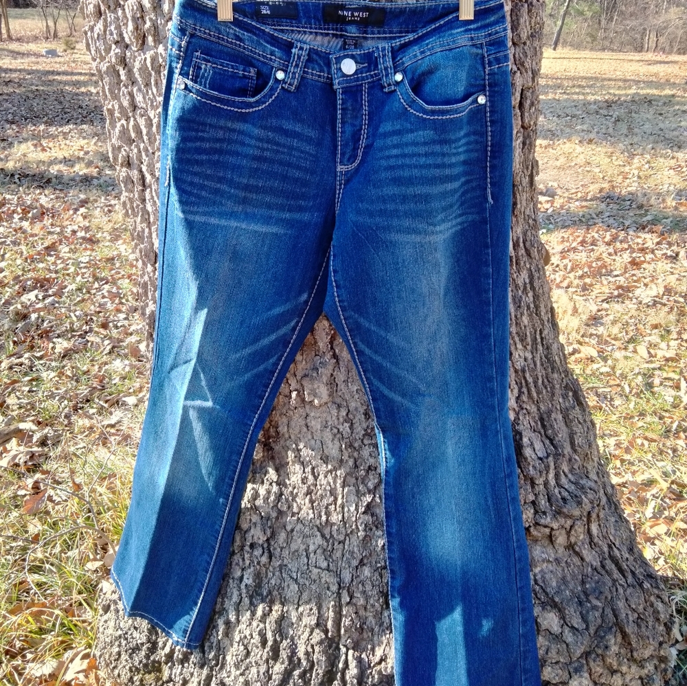 ⬇️ Price Drop!⬇️Nine West Boot cut jeans in size 6.